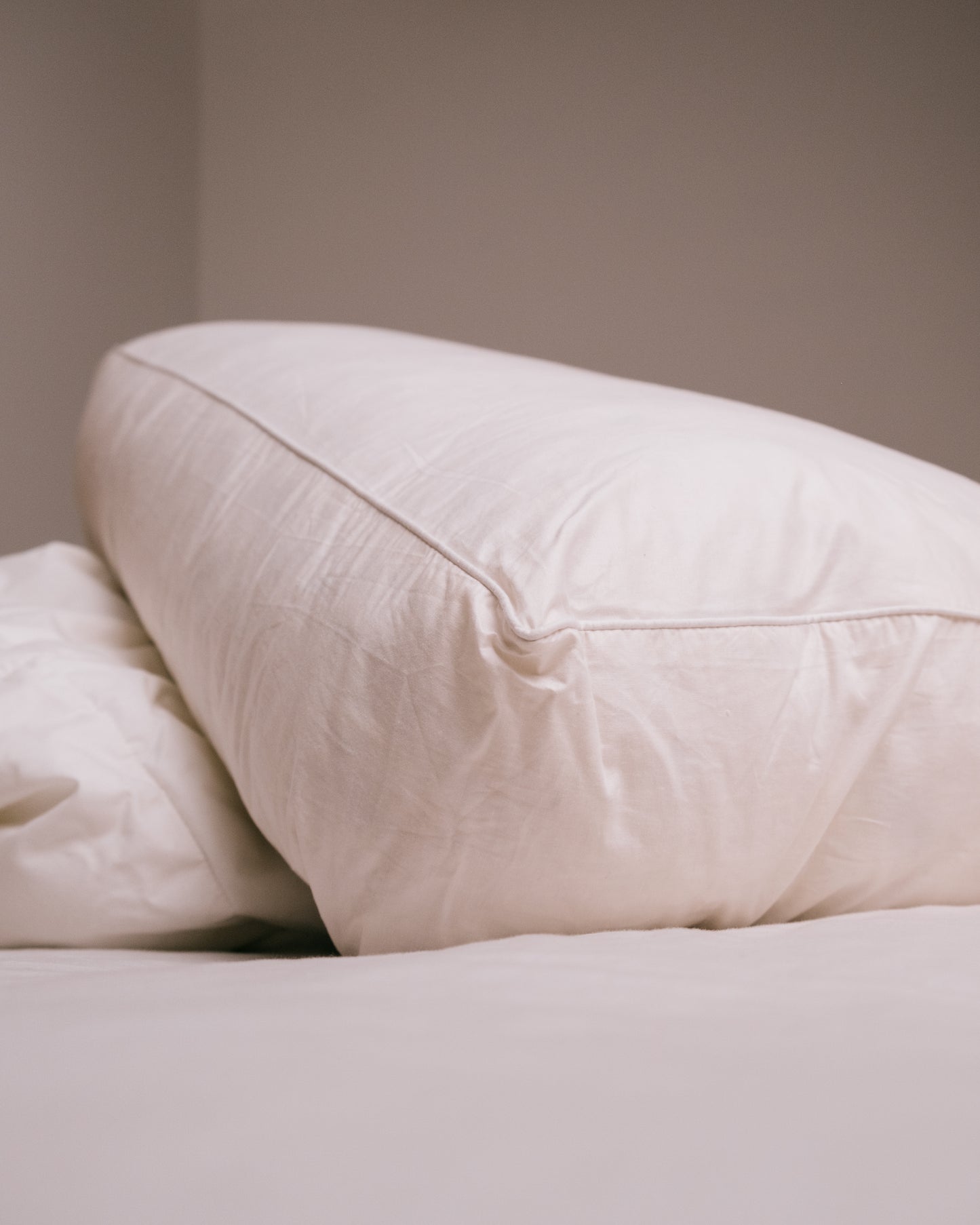 Side Sleeper Pillow Deep 10cm Hi-Firm Hollowfibre Norfolk 5* Hotel Collection